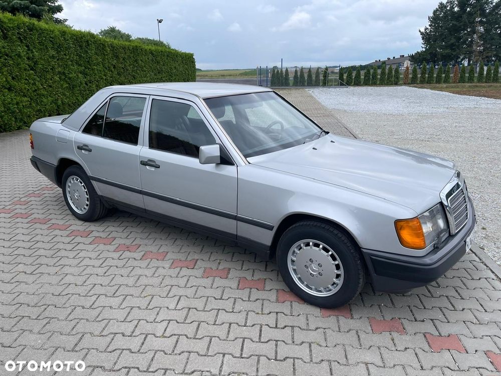 Mercedes-Benz W124