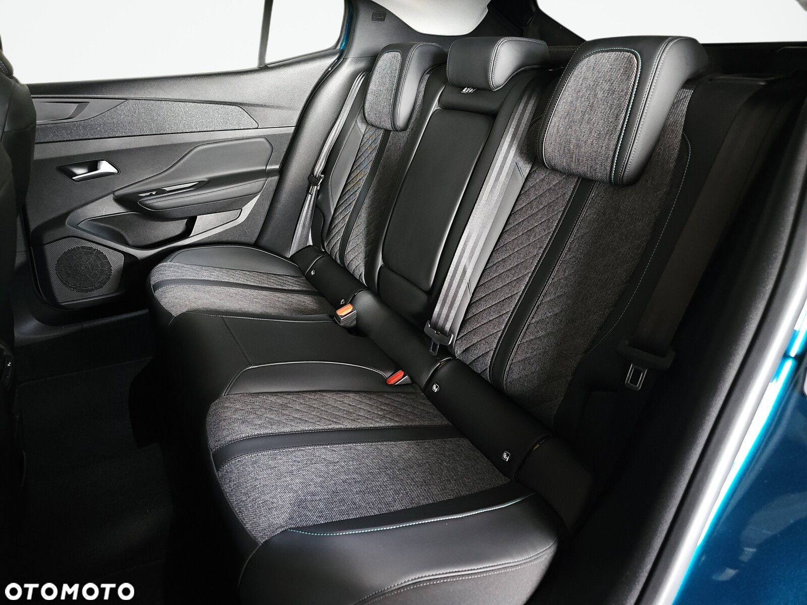 Peugeot 408 1.2 PureTech Allure S&S EAT8 - 34
