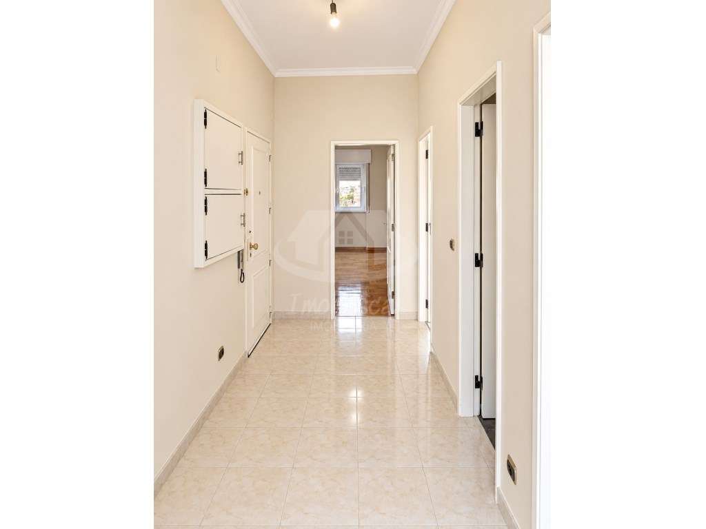 Apartamento T3 com Varanda em Vale de Figueira, São João da Talha - Grande imagem: 2/34