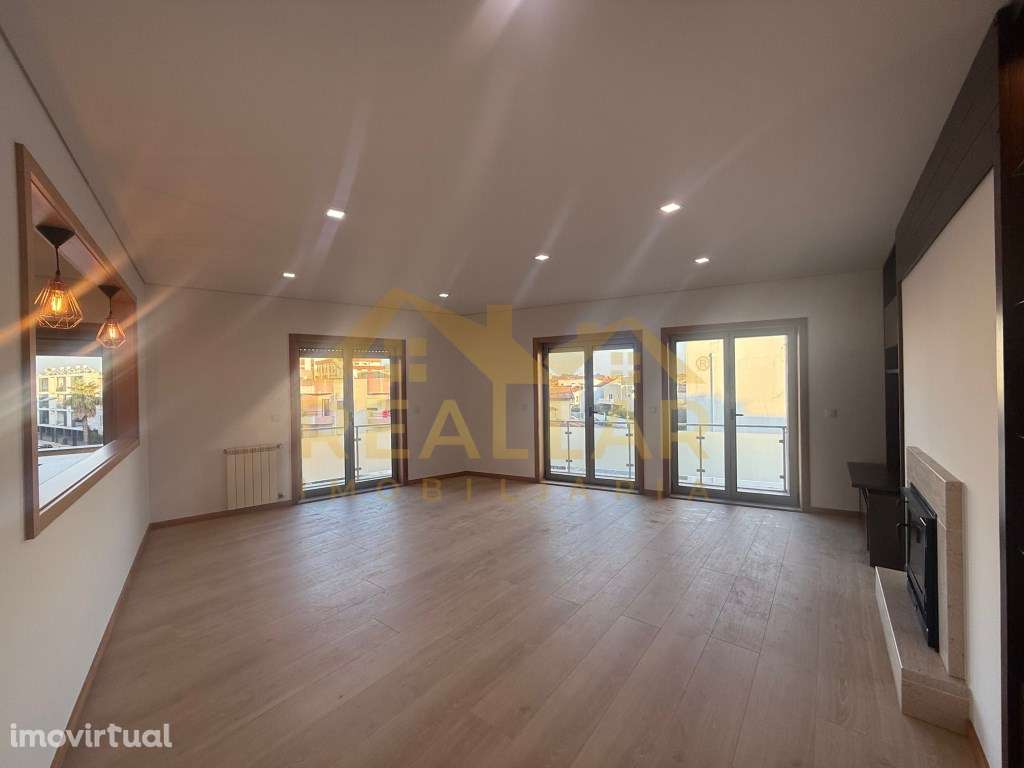 Apartamento T4 Dúplex de Luxo na Póvoa de Varzim - Grande imagem: 3/36