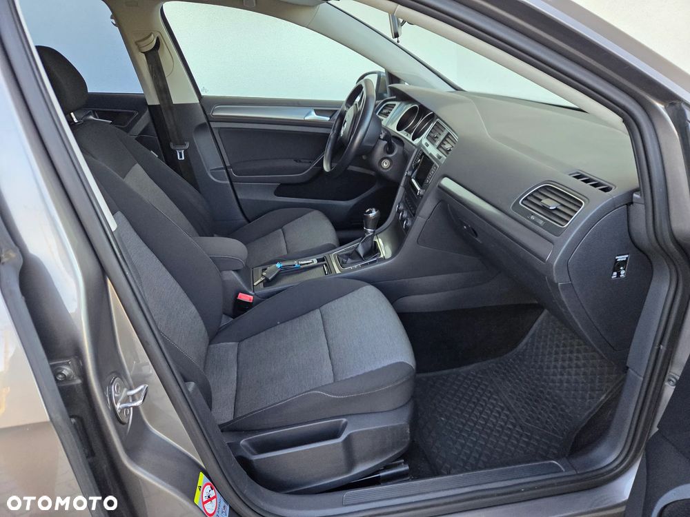 Volkswagen Golf - 10
