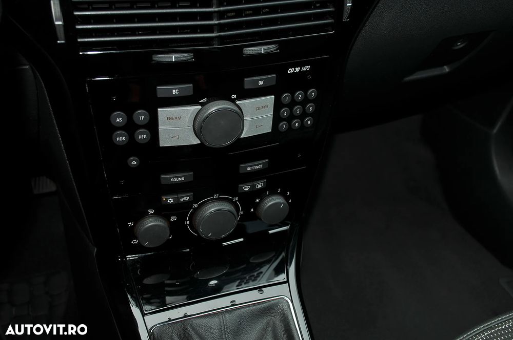 Opel Astra GTC 1.9 CDTI Cosmo - 12