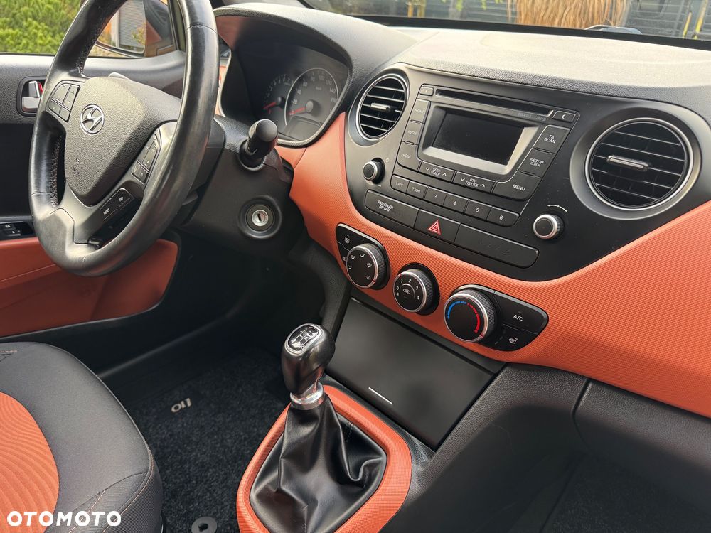 Hyundai i10 1.2 Fifa World Cup Edition - 22