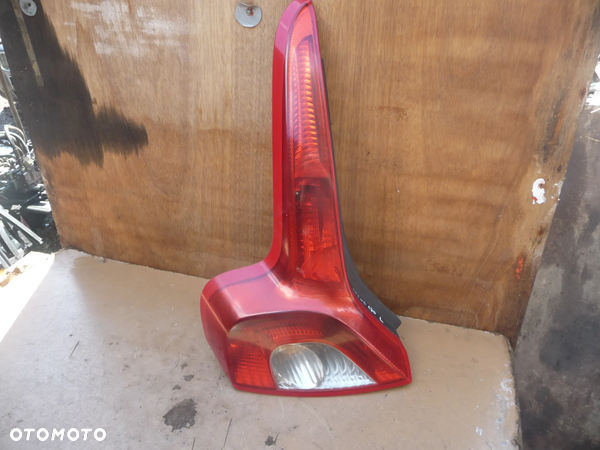 VOLVO C30 06-10 PRZEDLIFT LAMPA LEWY TYŁ TYLNA LEWA