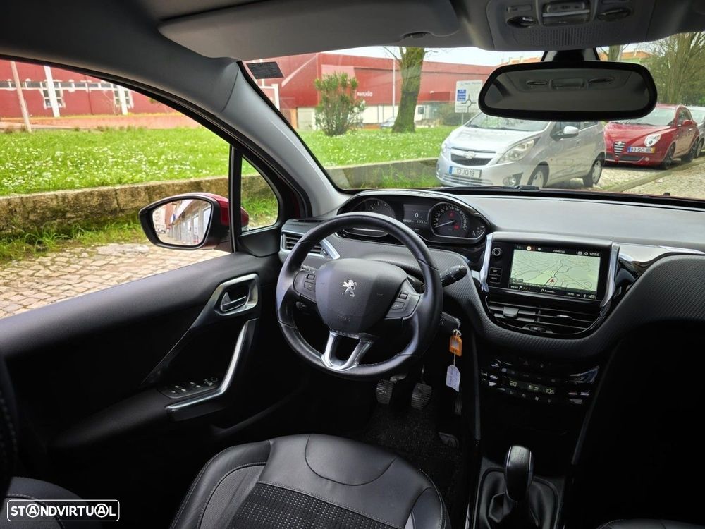 Peugeot 2008 1.2 PureTech Allure - 19