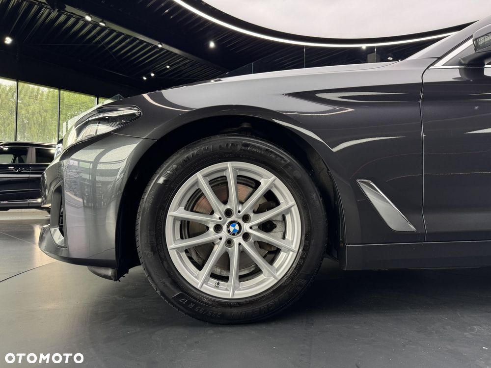 BMW Seria 5 520i mHEV - 22
