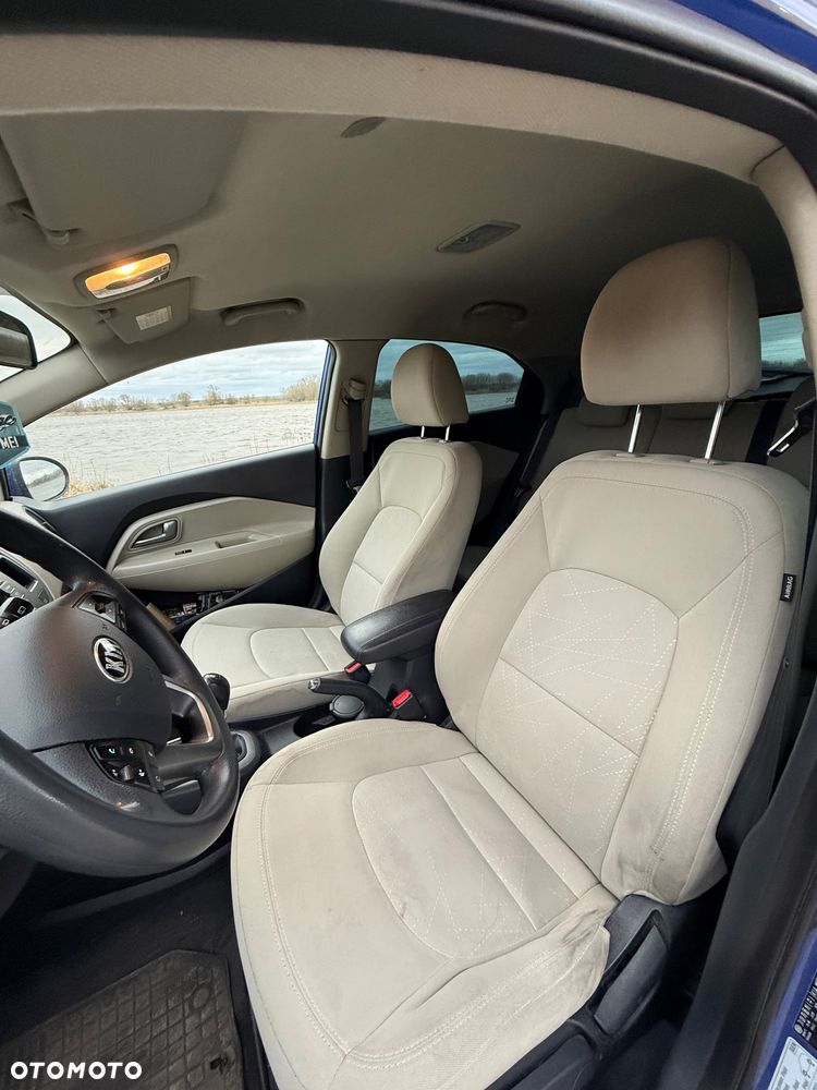 Kia Rio 1.4 M - 10