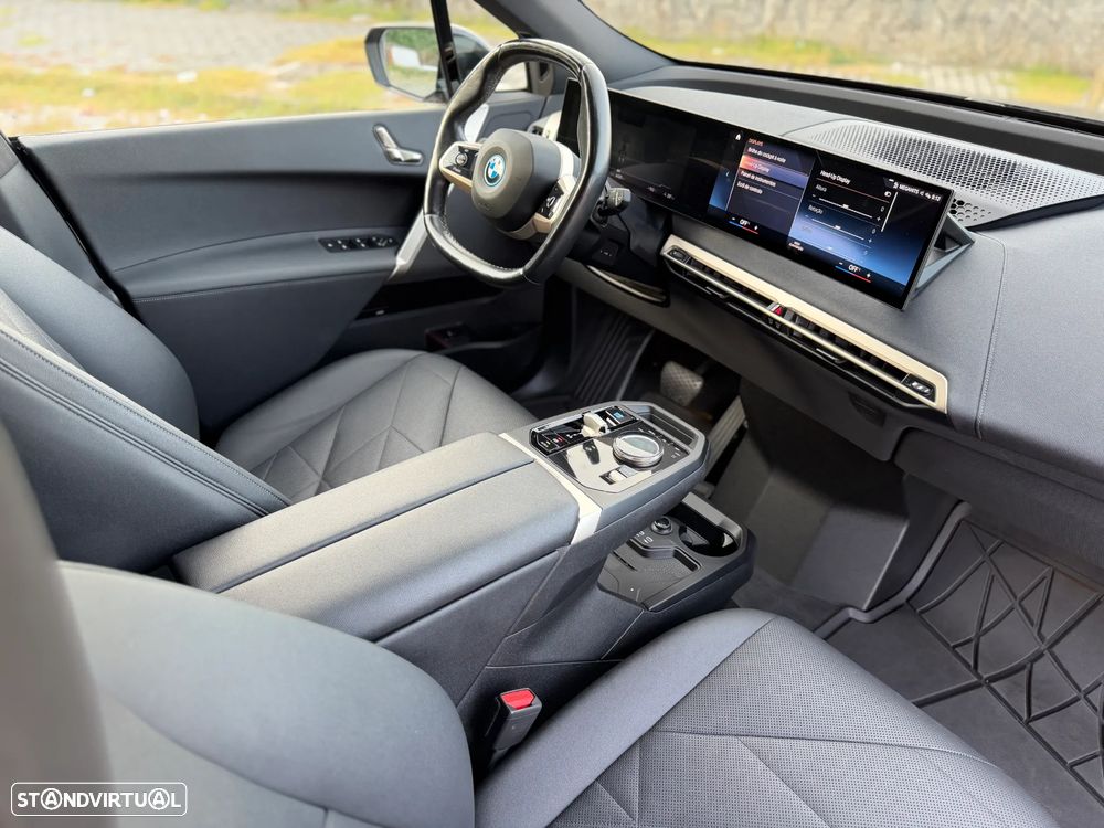 BMW iX xDrive 40 Pack Desportivo - 29