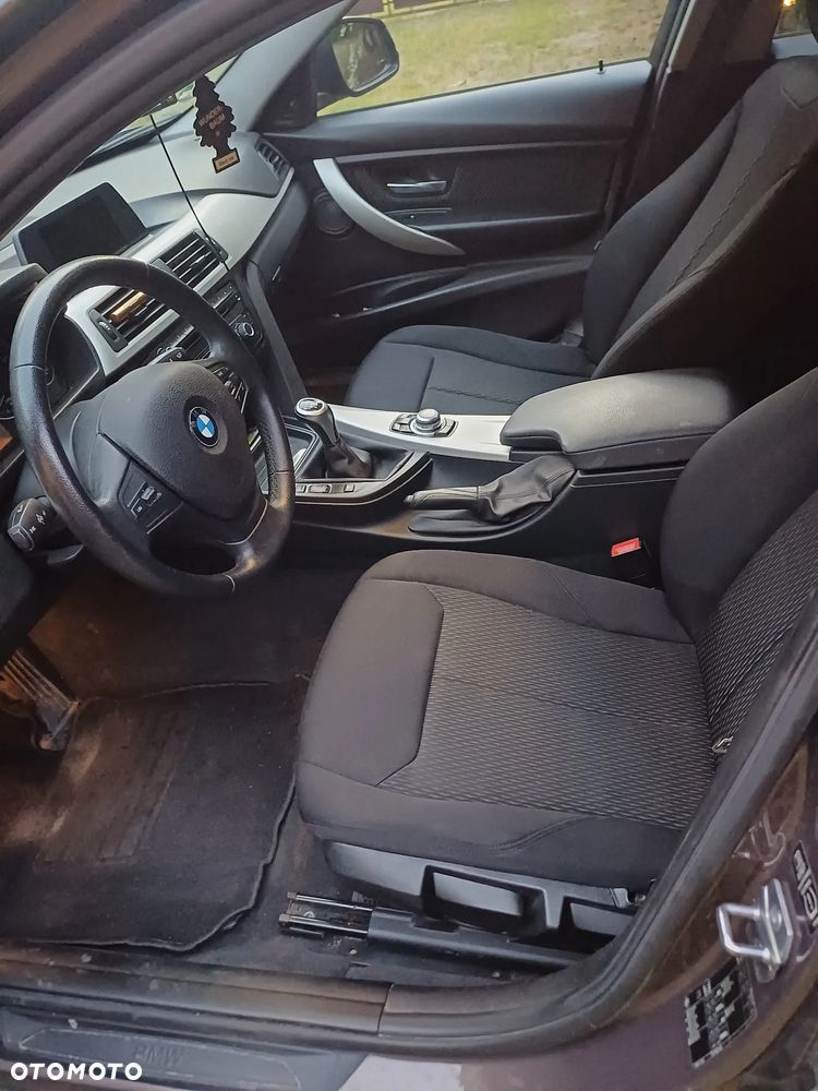 BMW Seria 3 318d - 6