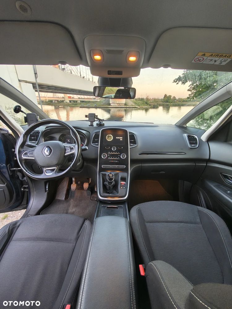 Renault Scenic - 17