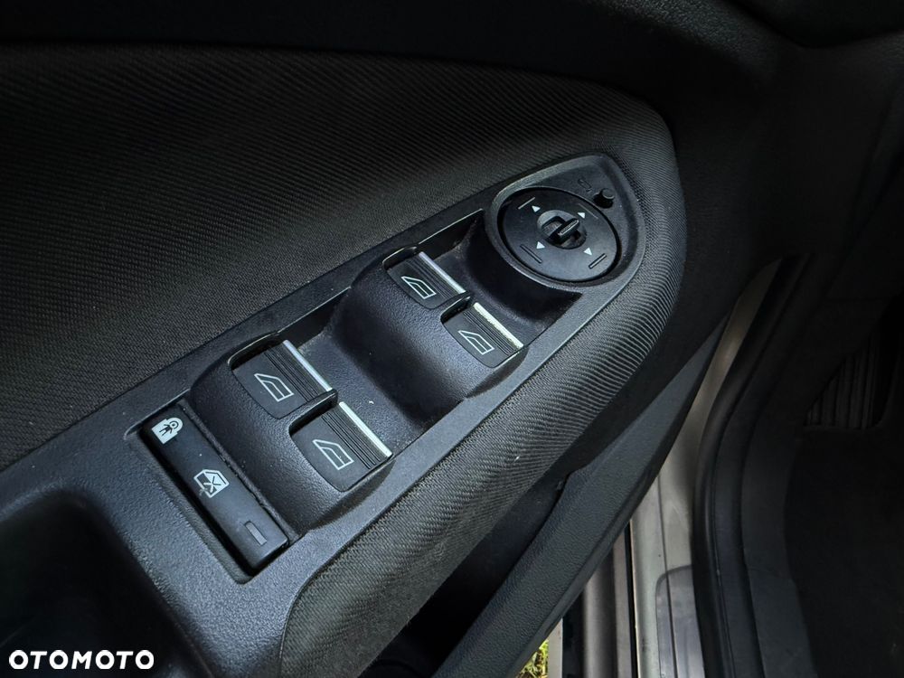 Ford Grand C-MAX - 11