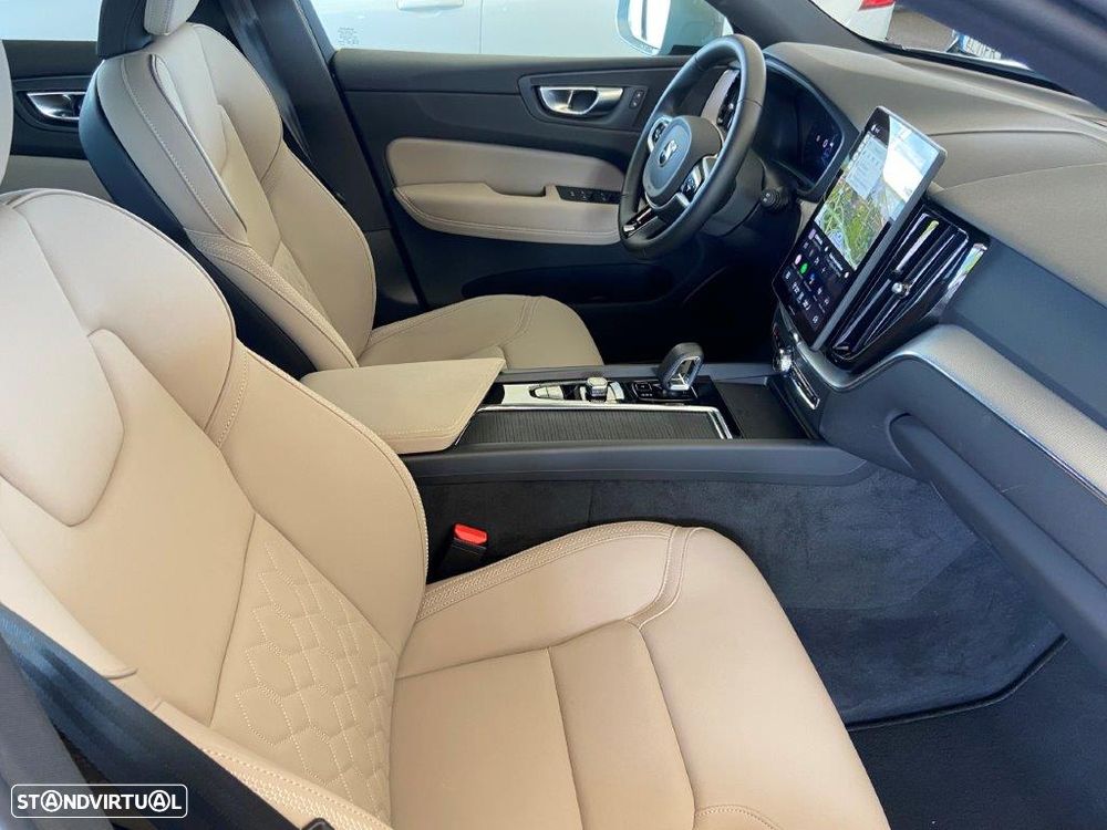 Volvo XC 60 2.0 T6 PHEV Core AWD - 13