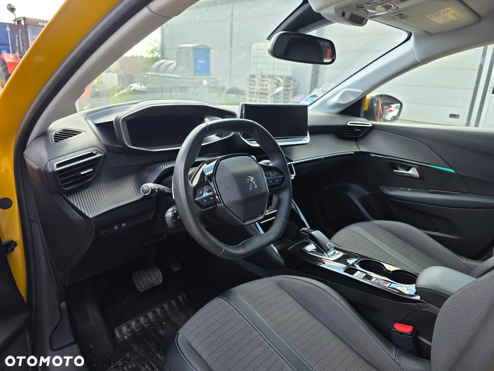 Peugeot 208 PureTech 100 EAT8 Allure - 13