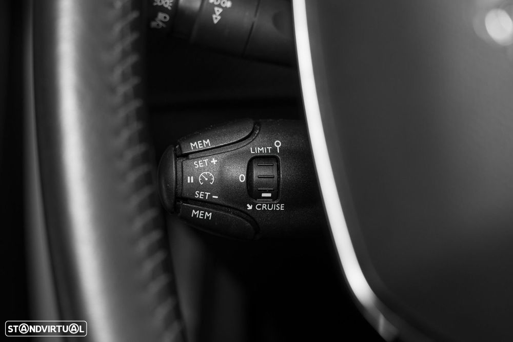 Peugeot e-2008 Allure - 33