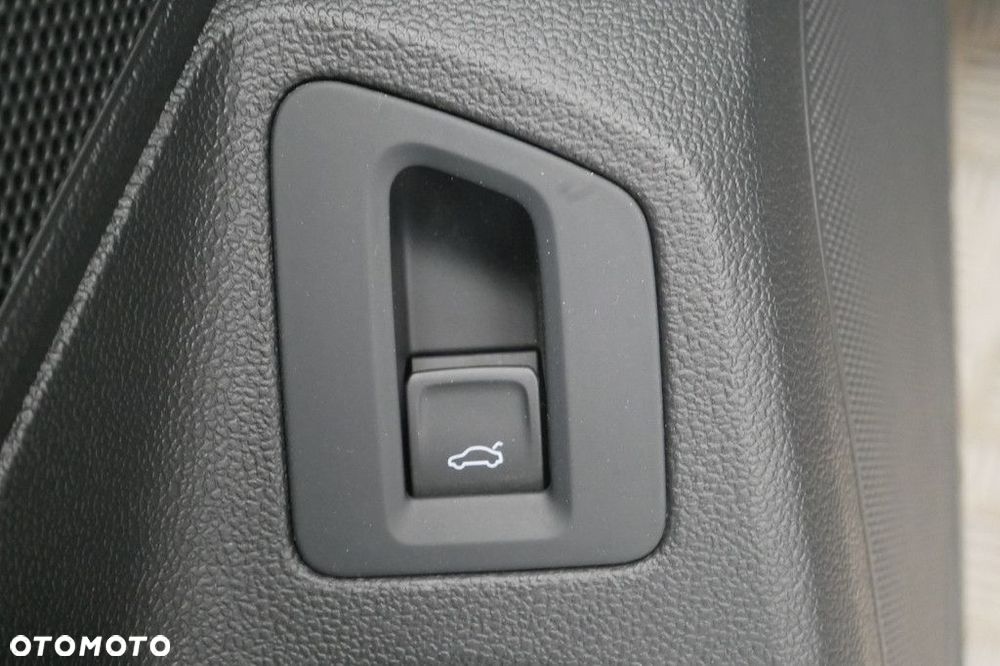 Volkswagen Passat Variant 2.0 TSI Business DSG - 17