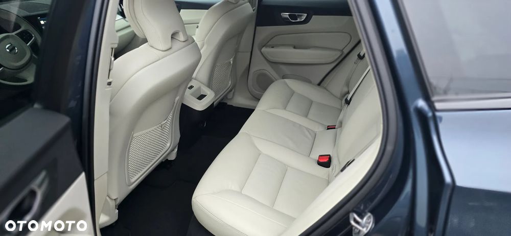 Volvo XC 60 B5 B AWD Plus Dark - 22