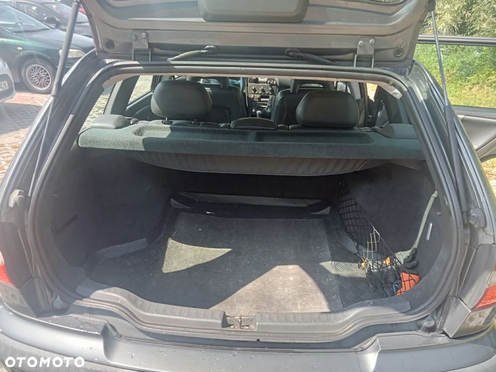 Volvo V40 1.8 Elegance - 8