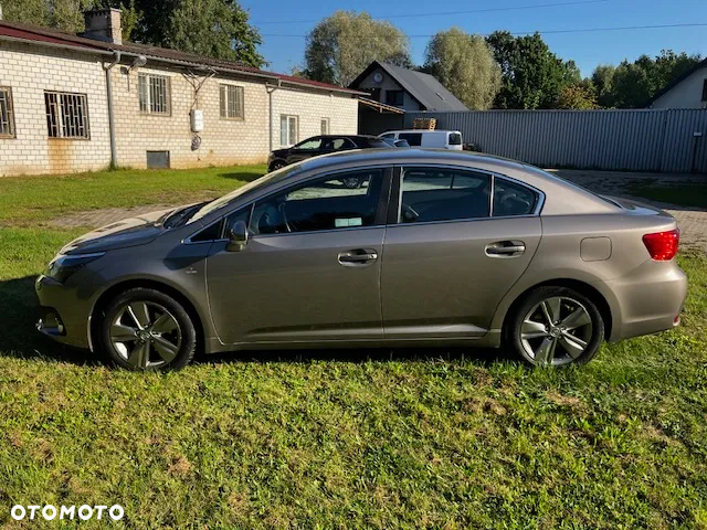 Toyota Avensis 2.0 Premium - 3