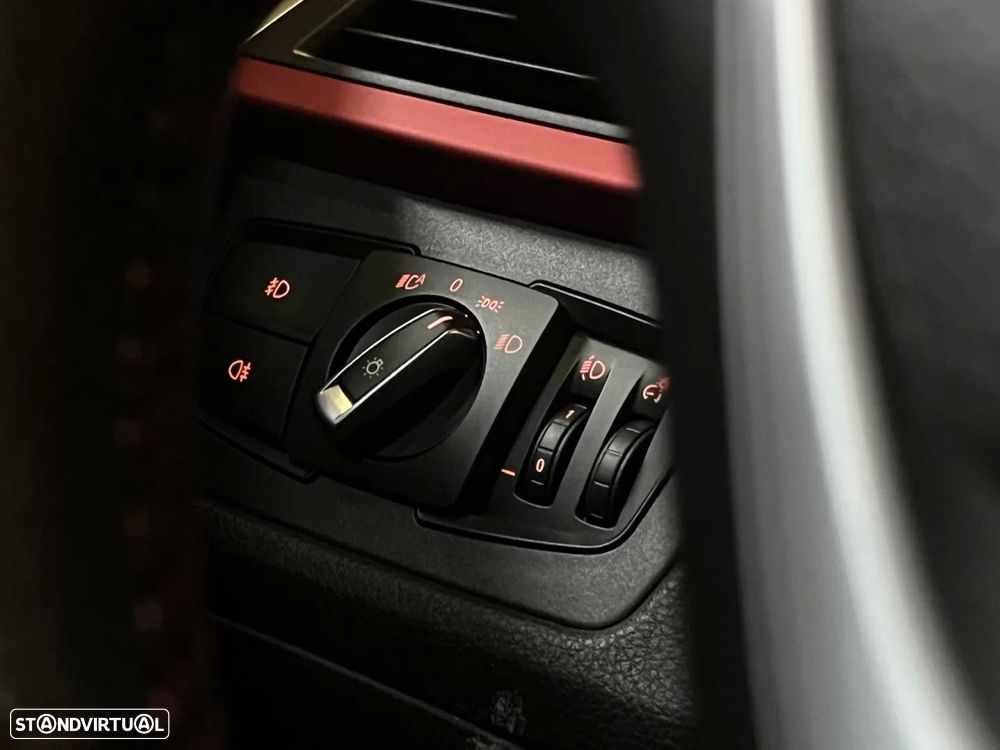 BMW 320 d Aut. Sport Line - 26