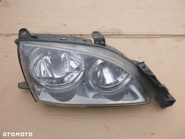 LAMPA LEWY PRZÓD LEWA PRZEDNIA PRAWY PRZÓD PRAWA PRZEDNIA TOYOTA AVENSIS I 97-02 - 14