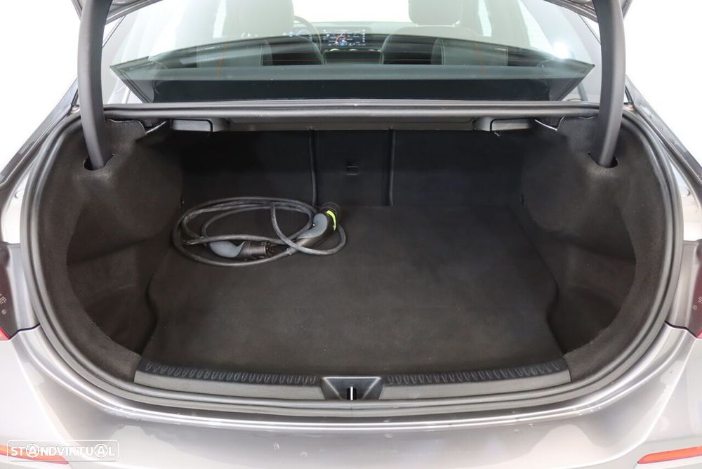 Mercedes-Benz A 250 Limousine - 9