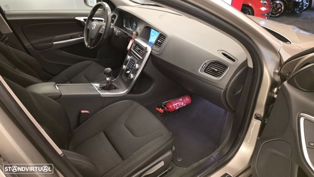 Volvo V60 1.6 D2 Momentum Eco - 51