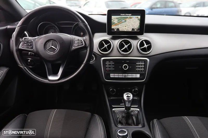 Mercedes-Benz CLA 180 d Shooting Brake Urban - 17