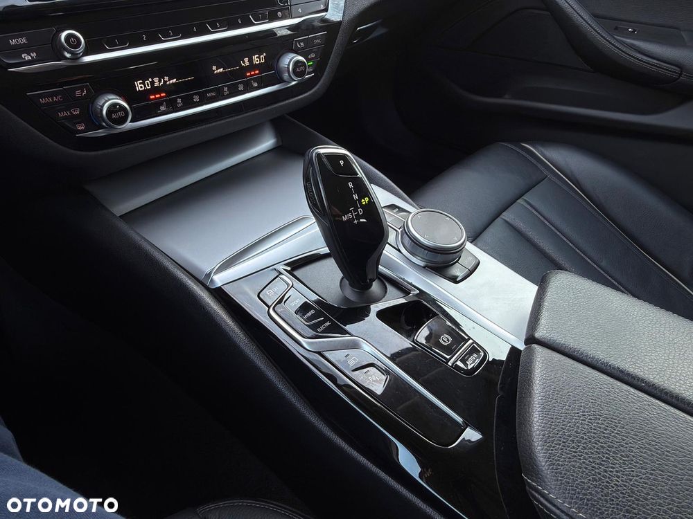 BMW Seria 5 530e Luxury Line sport - 23