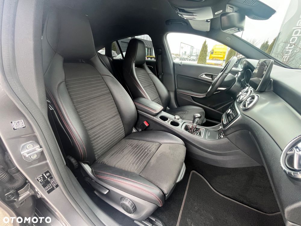 Mercedes-Benz CLA 180 Peak Edition - 8