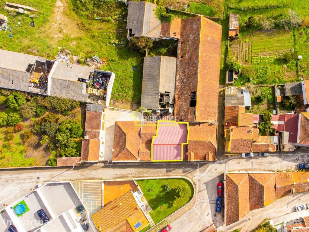 Espaço para converter numa moradia T3 com garagem e espaço exterior... - Grande imagem: 2/12