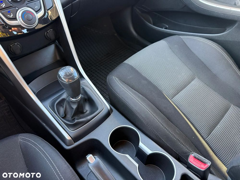 Hyundai i30 1.4 Classic + - 12