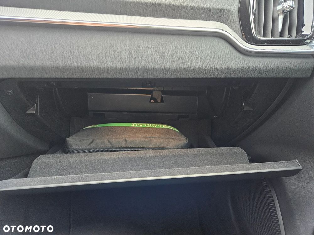 Volvo V60 B4 B Plus Dark - 28