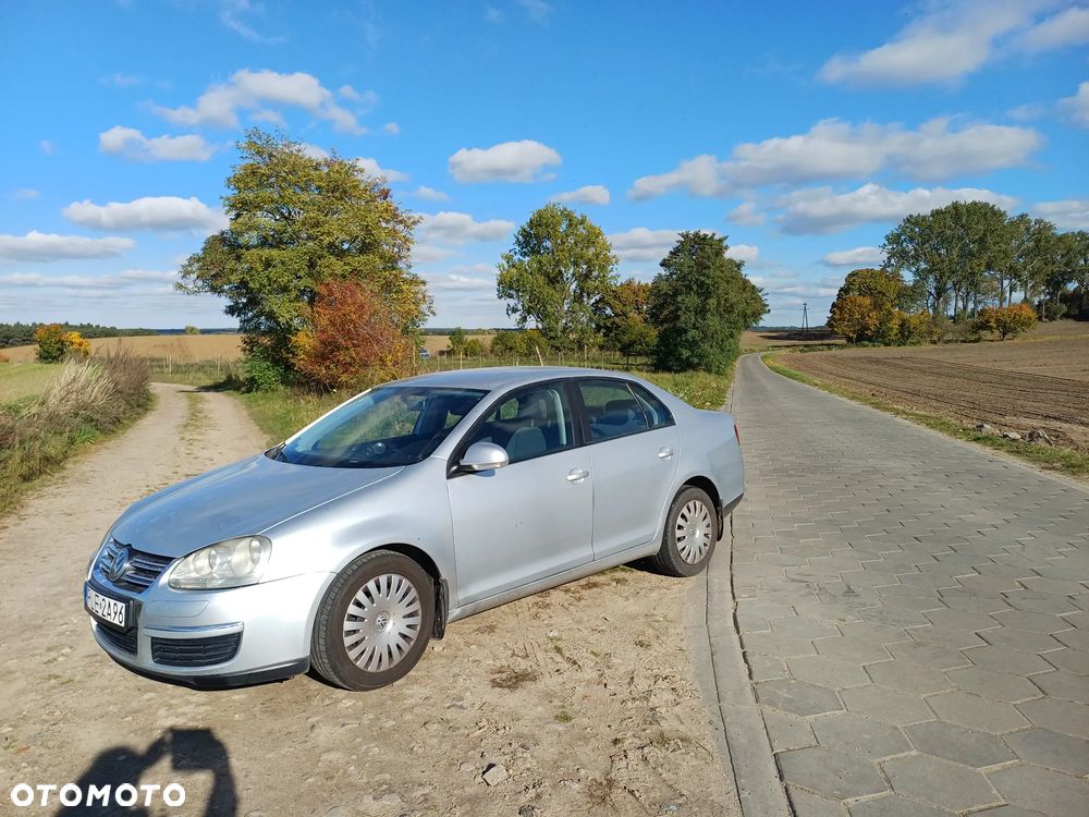 Volkswagen Jetta 1.6 Trendline - 2