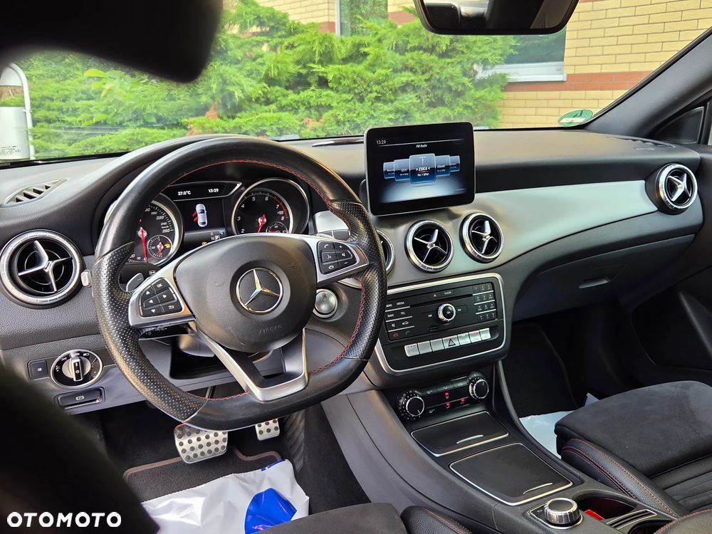 Mercedes-Benz CLA 200 7G-DCT AMG Line - 25