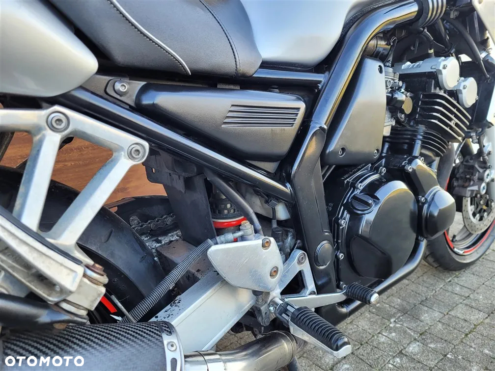 Yamaha FZS - 21
