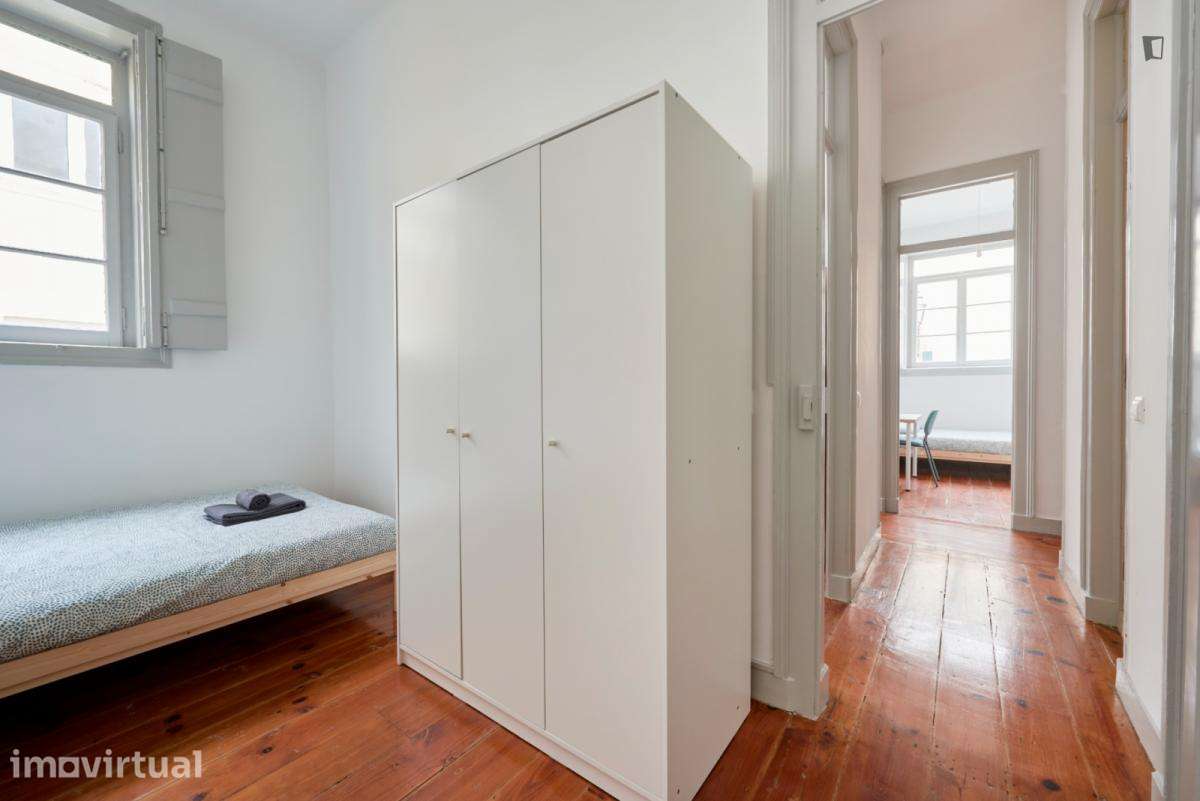 Quarto - localizado em Penha Lisbon - Grande imagem: 2/21