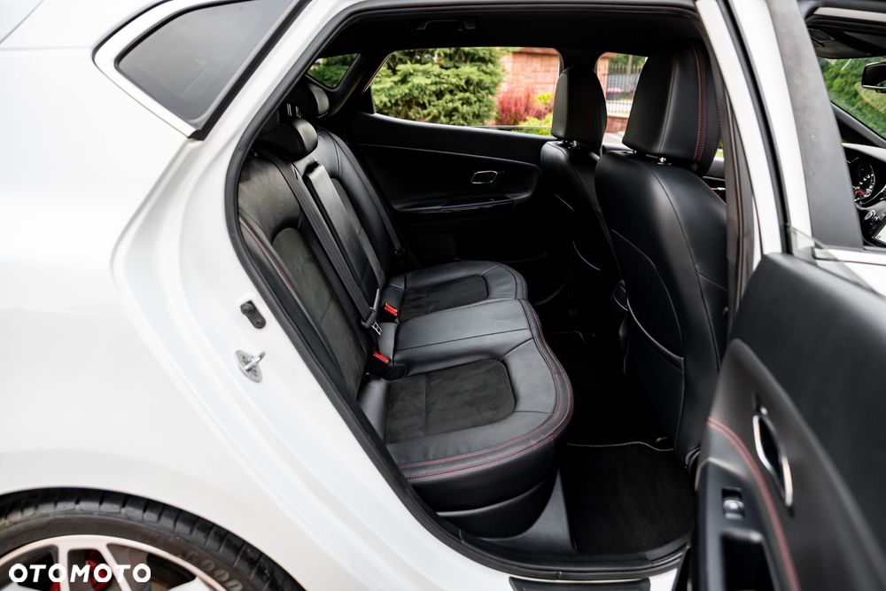 Kia Ceed 1.6 T-GDI GT - 19