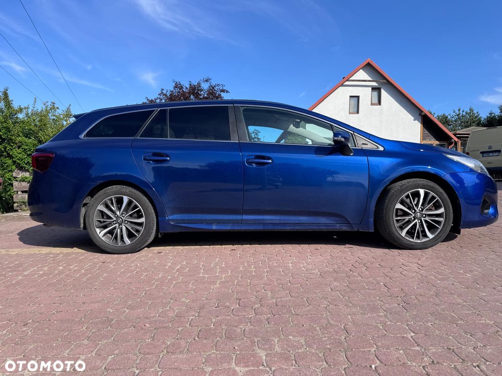 Toyota Avensis 2.0 D-4D Premium - 2