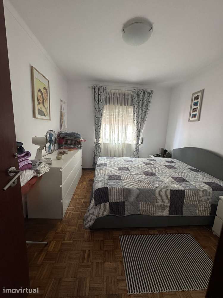 Apartamento T2 em 1° andar sem elevador, com varanda e terraço - Grande imagem: 2/15