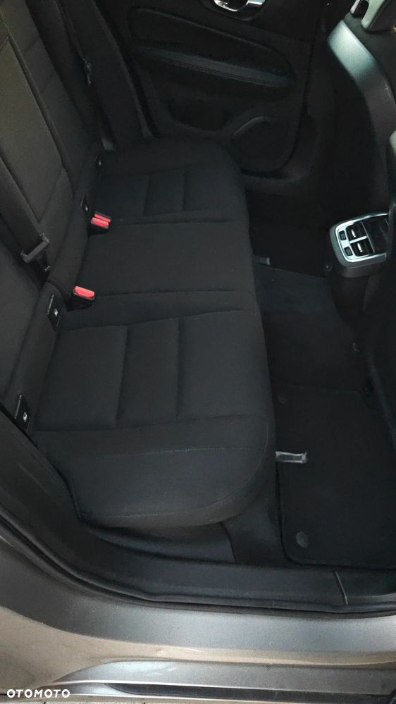 Volvo V60 B3 B DKG Momentum - 12