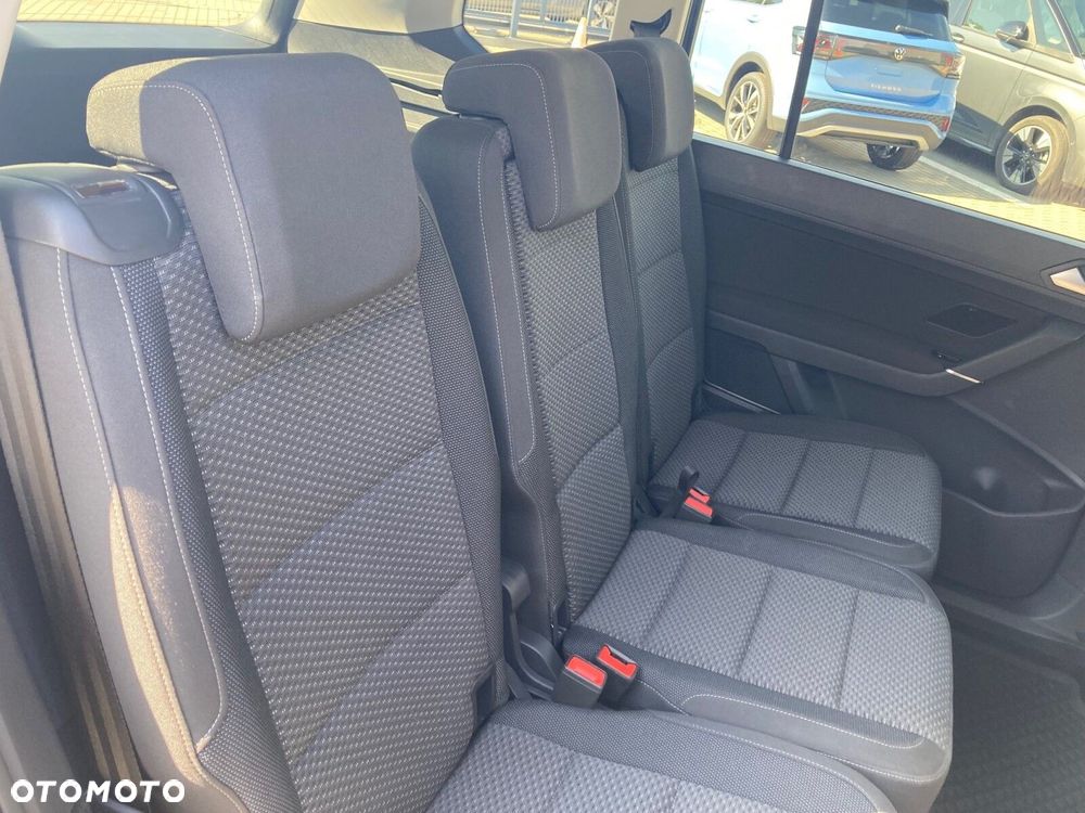 Volkswagen Touran - 10