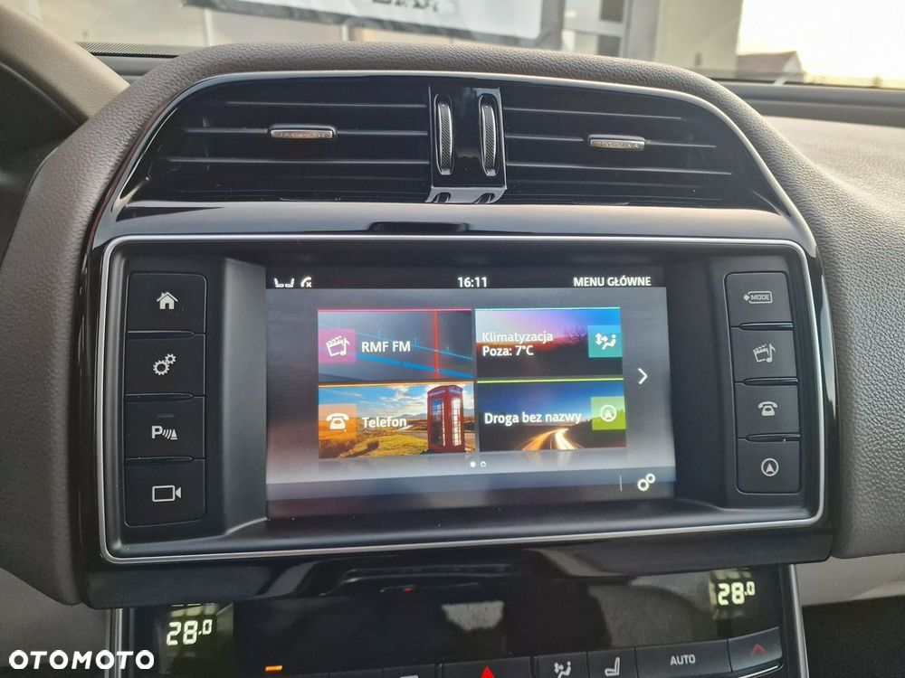 Jaguar XE 20d Prestige - 23