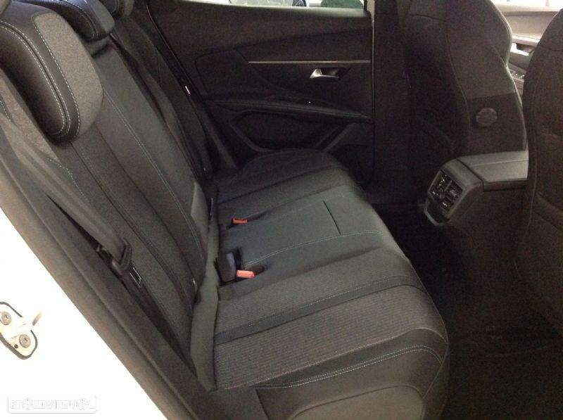 Peugeot 3008 1.6 Hybrid Allure Pack e-EAT8 - 39
