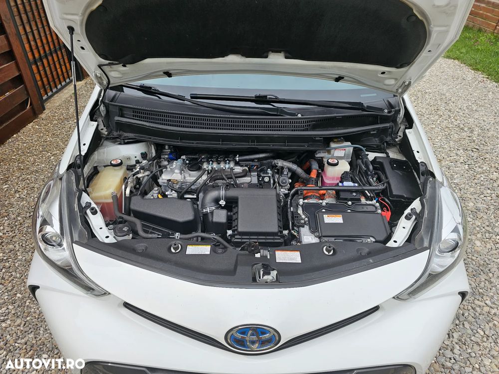 Toyota Prius+ (Hybrid) Comfort - 11