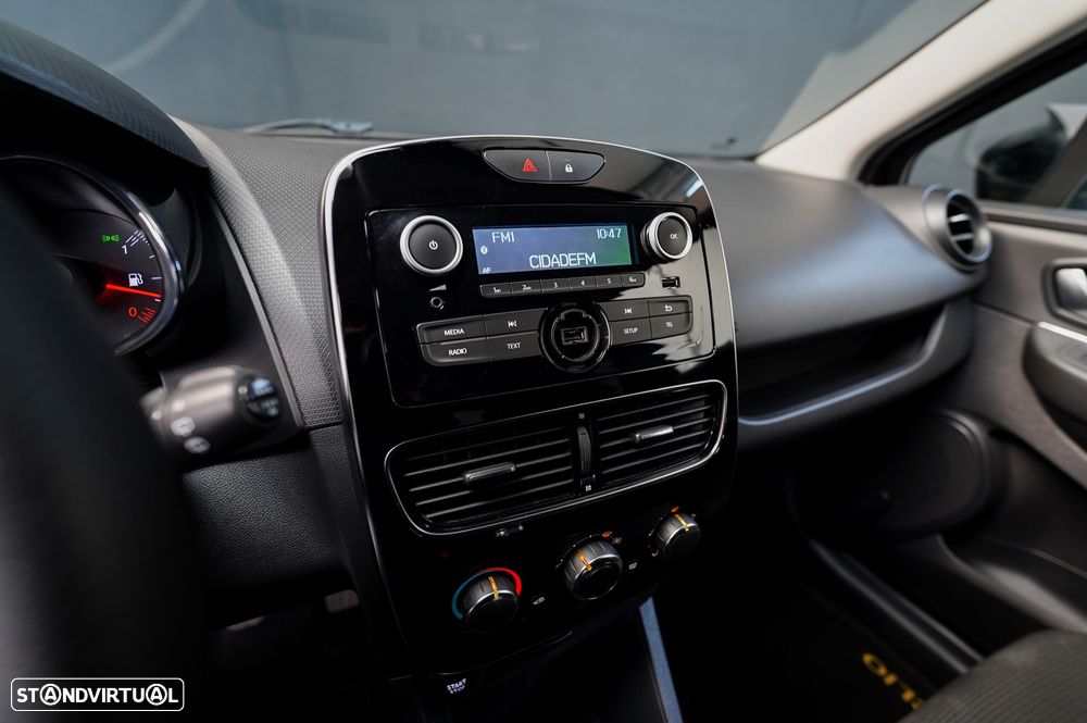 Renault Clio 1.2 16V 75 Dynamique - 19
