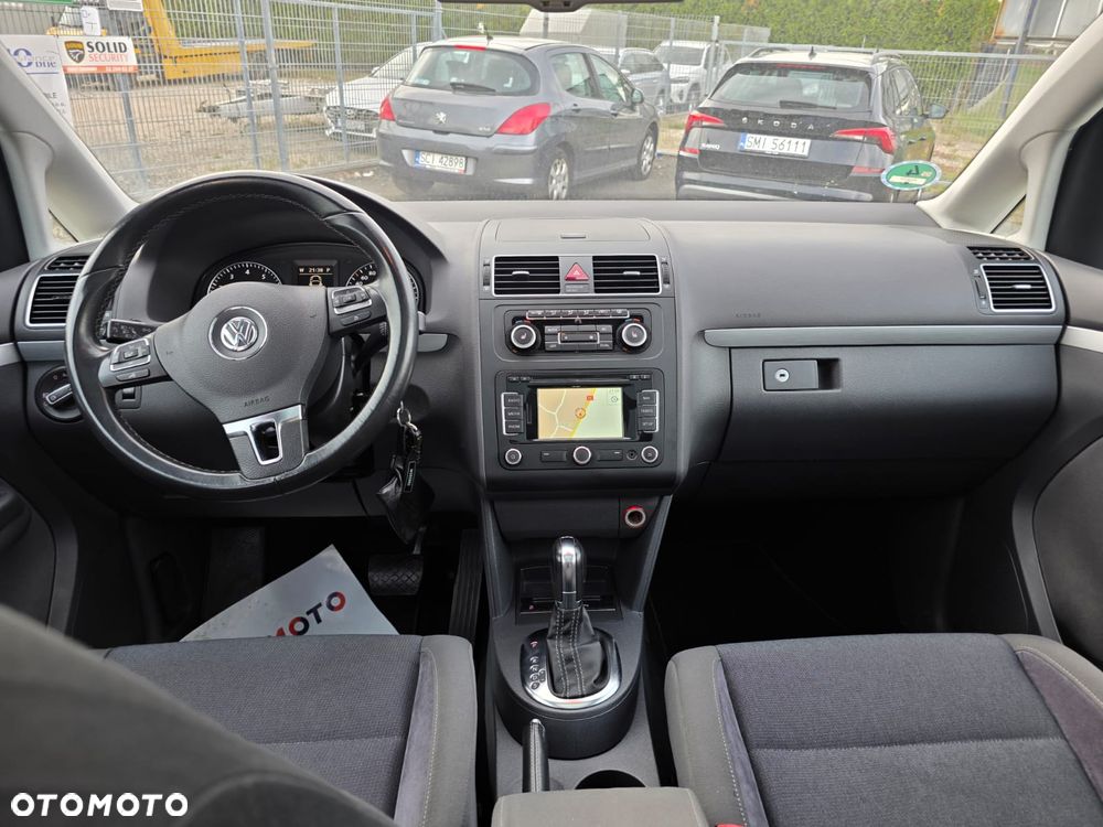 Volkswagen Touran - 19