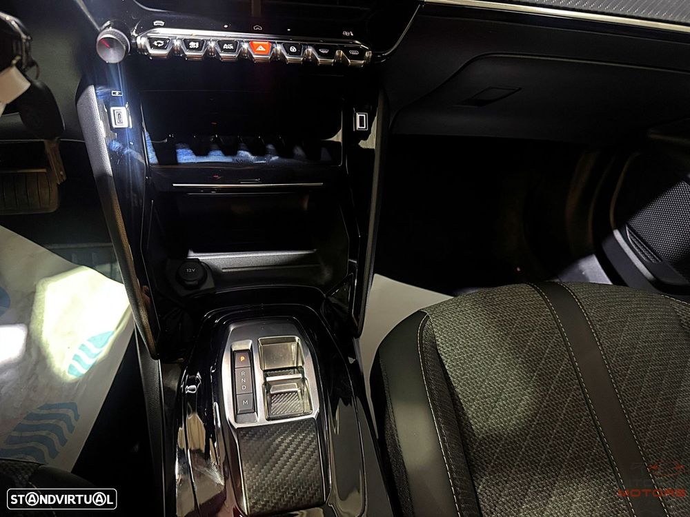 Peugeot 2008 PureTech 130 EAT8 Allure - 29
