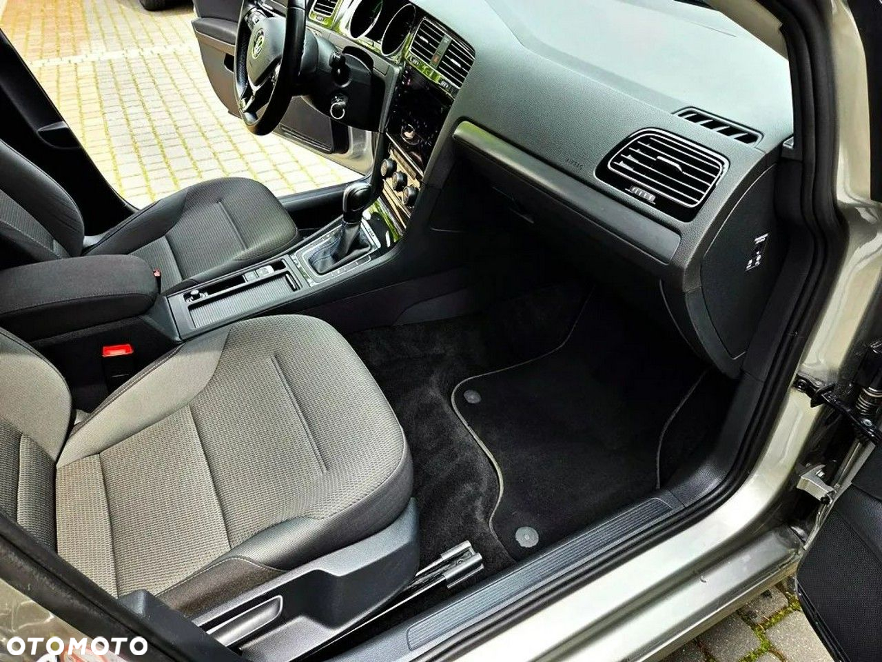 Volkswagen Golf e-Golf - 10