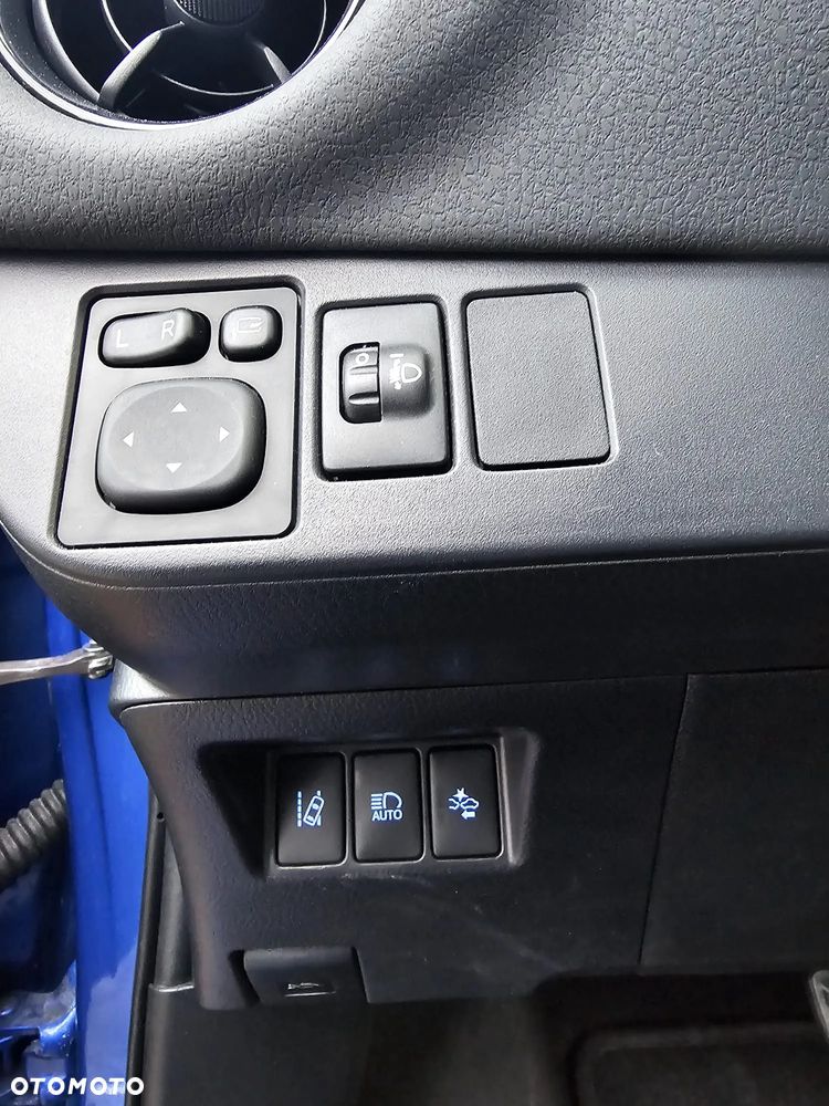 Toyota Yaris Hybrid 100 Premium EU6 - 26