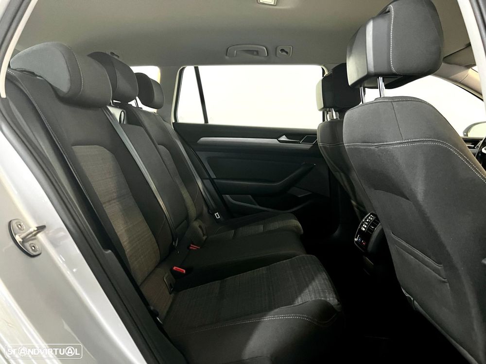 VW Passat Variant 1.6 TDI Confortline DSG - 27